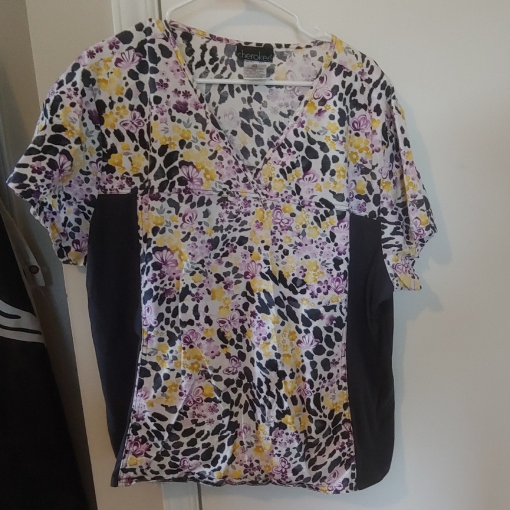 Cherokee scrub top